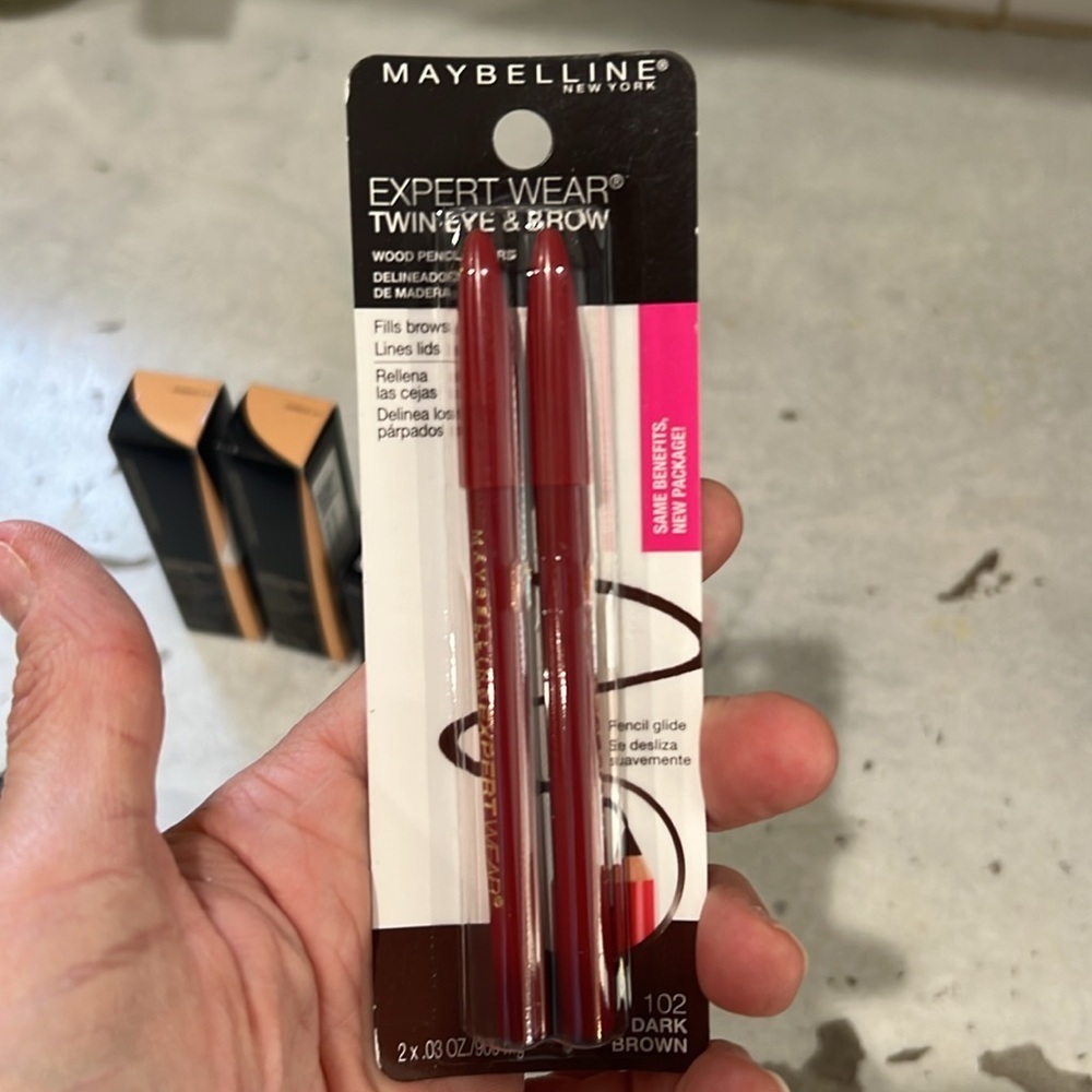 NUDESTIX Black and Red bundle  Makeup Set - Picture 5 of 11